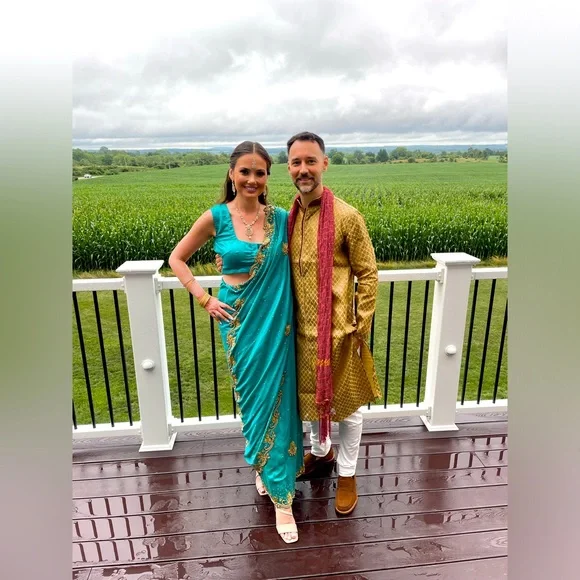 Hand Embroidered Sari (Saree) worn for Indian wedding - Picture 6 of 8